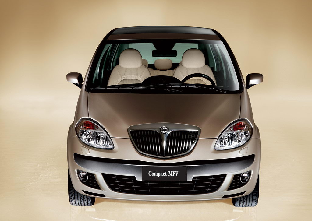 Lancia Musa 2004 007.jpg